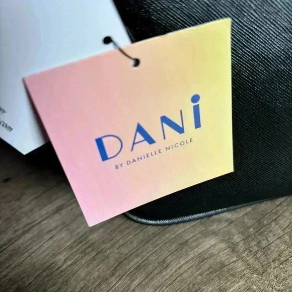 DANI by Danielle Nicole Disney Mickey Mouse Shoulder Bag Red and Black NWT - Picture 5 of 10